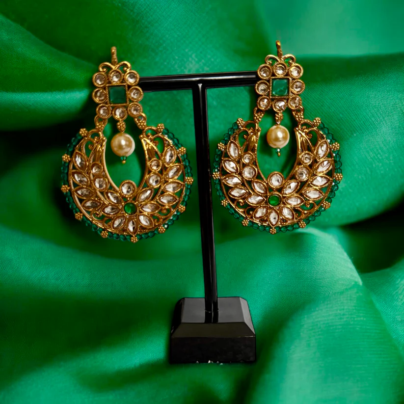 Antique Gold Choker Necklace Set with Green Stones & Pearls - Bridal Jewelry with Earrings & Maang Tikka - Image 3