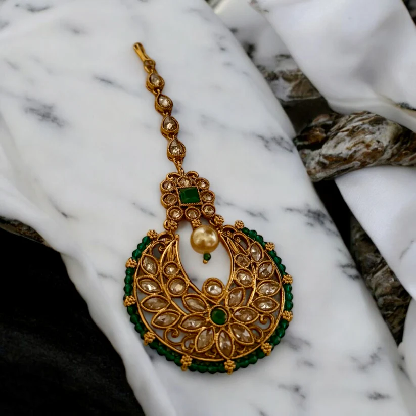 Antique Gold Choker Necklace Set with Green Stones & Pearls - Bridal Jewelry with Earrings & Maang Tikka - Image 4