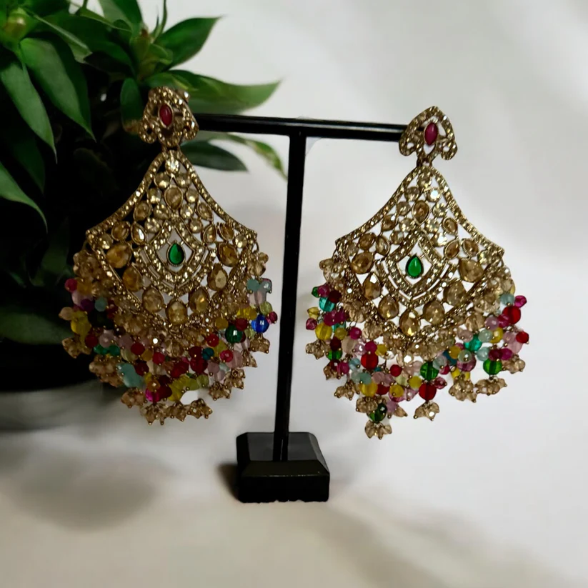 Multicolour Beaded Kundan Choker Set with Earrings & Maang Tikka - Antique Gold Bridal Jewelry - Image 4