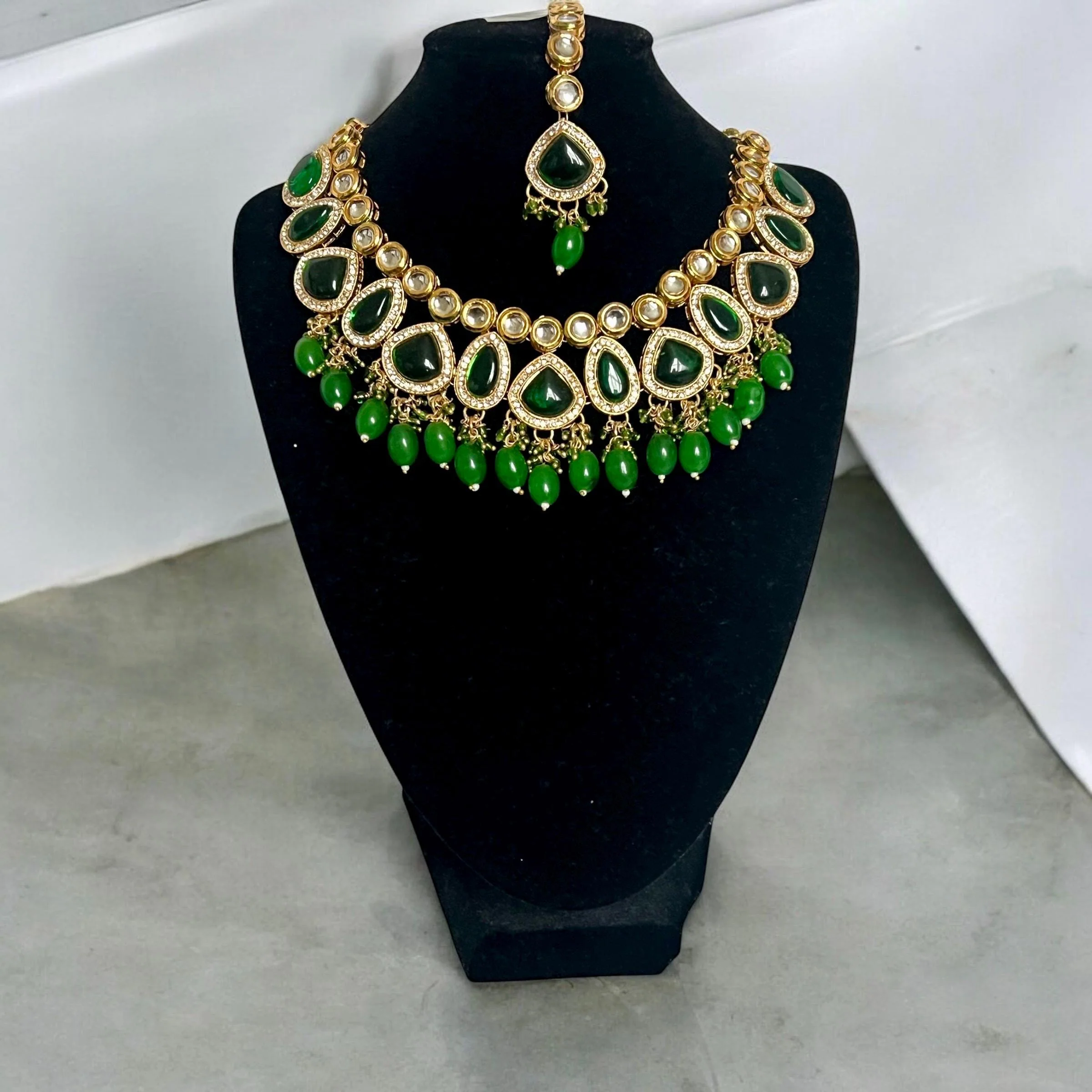 Traditional Green & Gold Kundan Style Necklace Set with Matching Tikka - Image 3