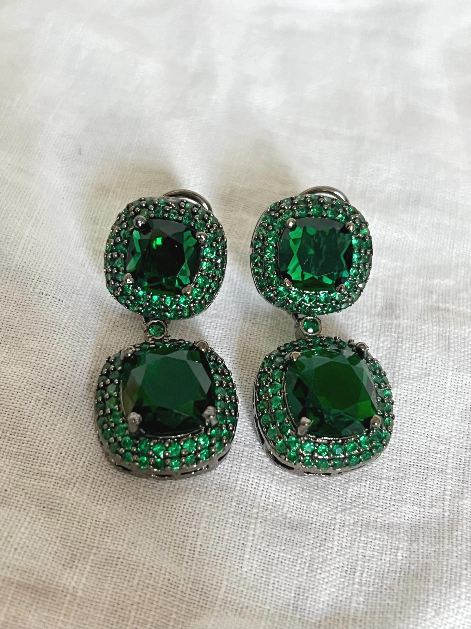 Bold Emerald Green Dangle Earrings | Square Cut Statement Drop Jewelry | Black Metal Bridal or Party Earrings | Luxury Look