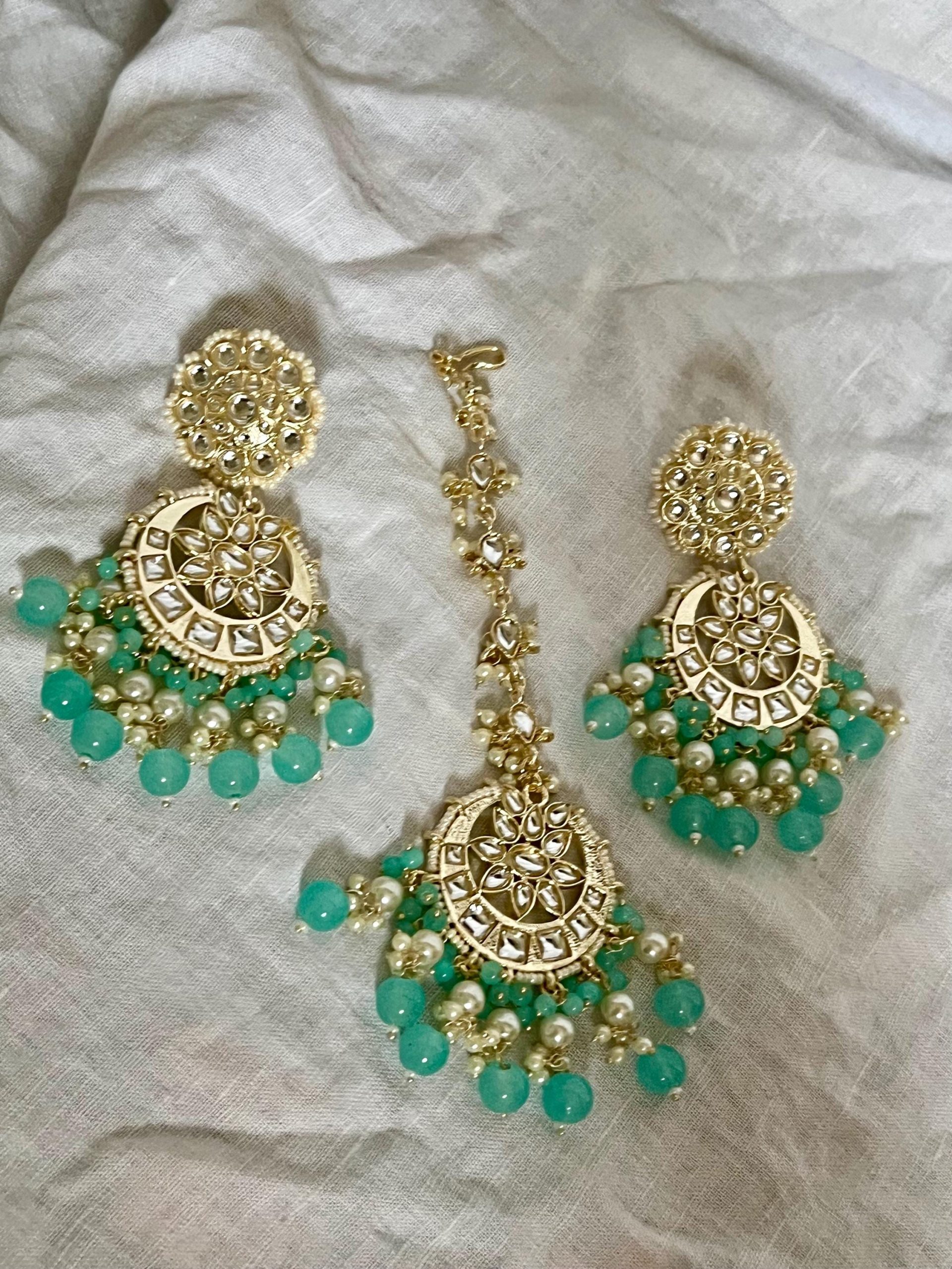 Indian Kudan statement earrings and tikka in green turquoise. Bollywood earrings, kudan earrings, Indian jewelry, polki maang tikka - Image 6