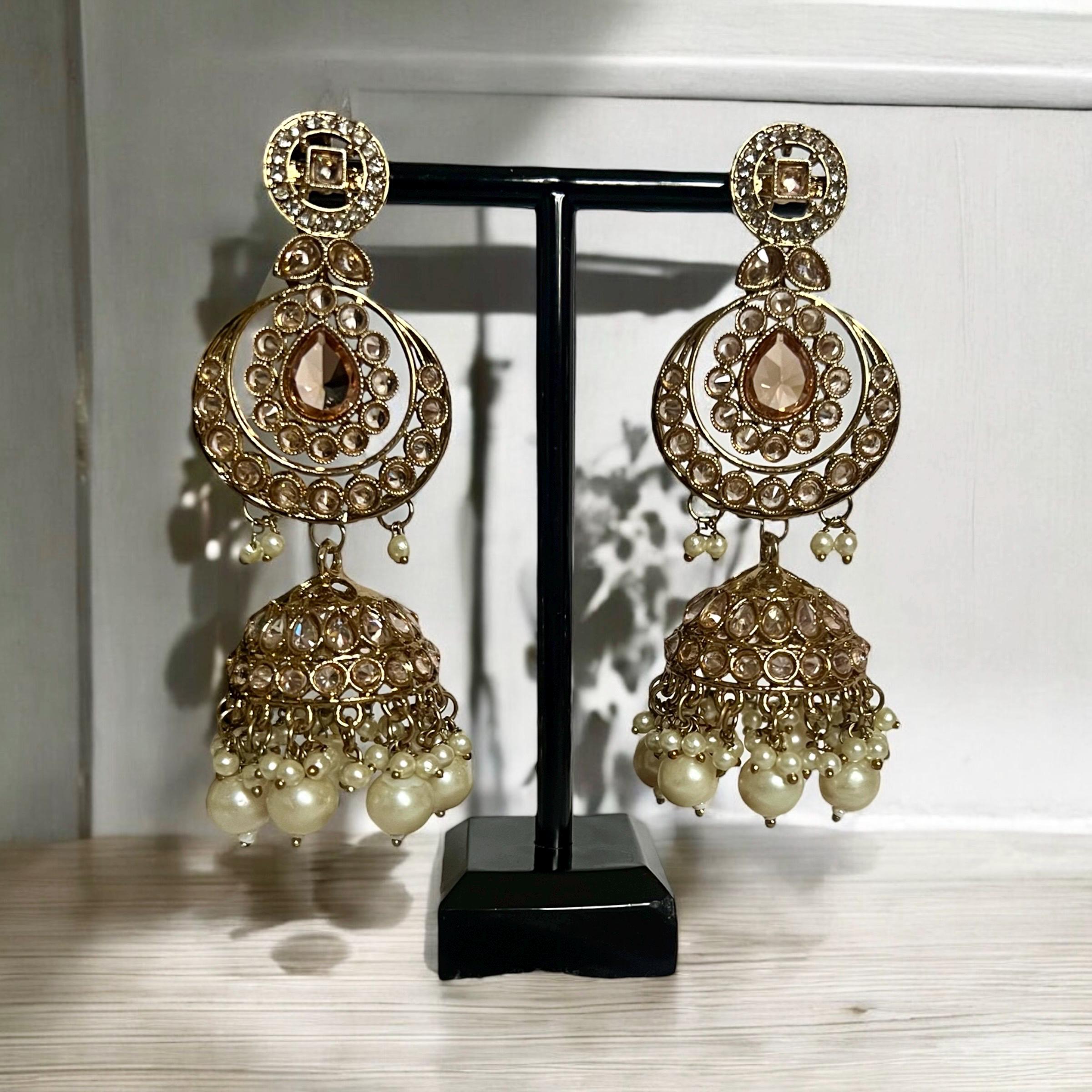 Antique Gold Bridal Necklace Set ? cream Stones & Pearl Accents with Earrings and Tikka, gold Kundan, choker, sabyasachi, bridal jewellery - Image 3