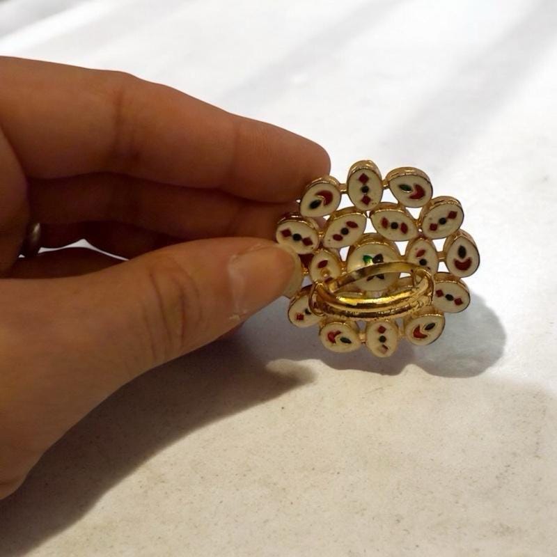 Antic Gold Kudan Ring - Indian Jewelry for Special Occasions - Image 4